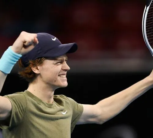 Jannik Sinner ha i numeri di Novak Djokovic e Roger Federer