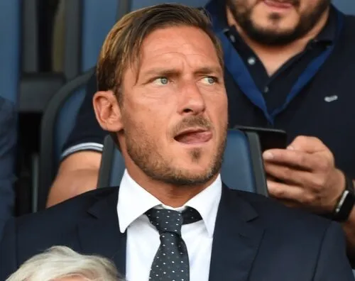 Francesco Totti accende Roma-Inter e carica Paulo Dybala