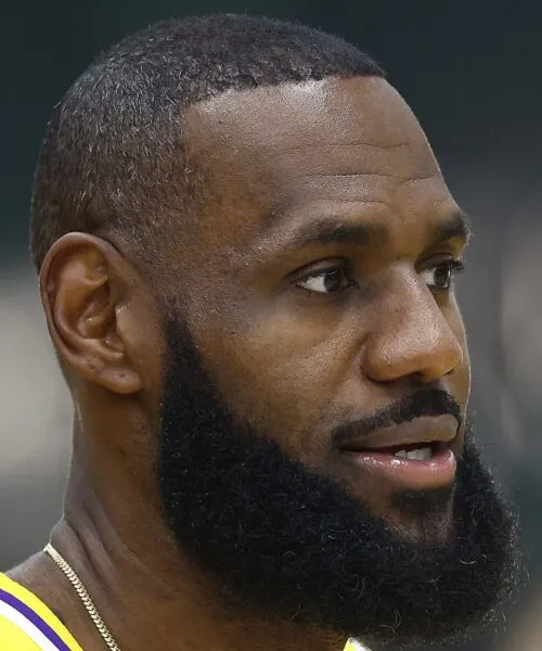 LeBron James: carriera sportiva, interessi personali, famiglia e figli, premi e riconoscimenti