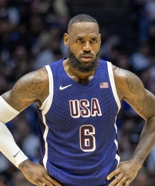 LeBron James portabandiera degli Stati Uniti