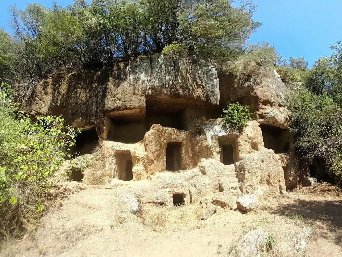 L’architettura del tempo nelle forre etrusche: meraviglie e segreti del Parco Regionale Marturanum