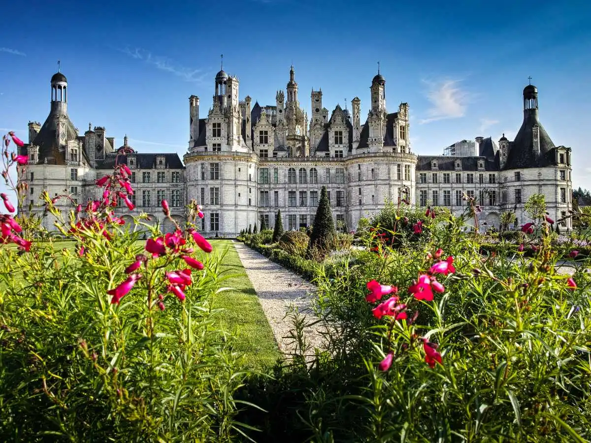 Alchimie di pietra e promesse eterne: sono questi i castelli più romantici d’Europa (per San Valentino e oltre)