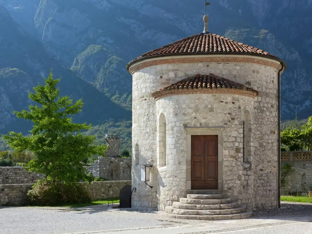 Il mistero delle Mummie di Venzone: i corpi che sfidano il tempo nel cuore della Cappella di San Michele