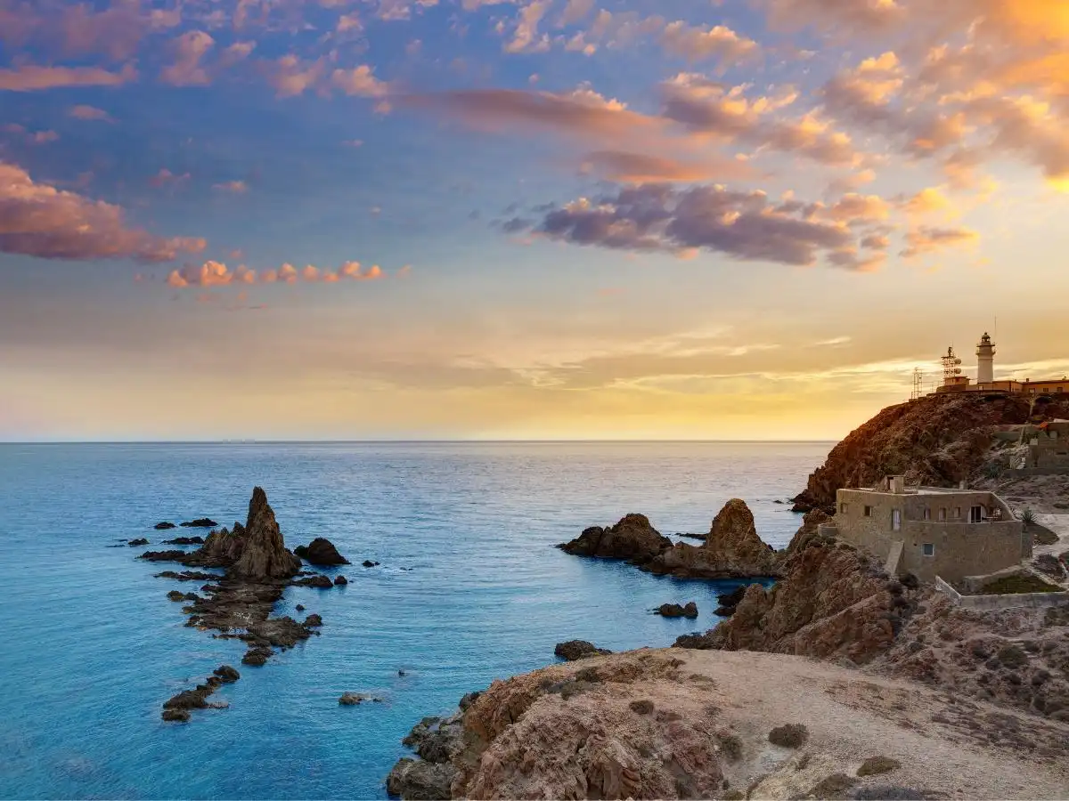 Almeria e il segreto del sole perenne nel sud spagnolo: la meta ideale da raggiungere adesso