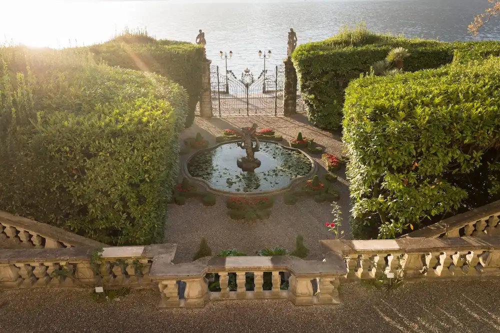 Villa Carlotta sul Lago di Como è da visitare questo weekend, tra giardini in fiore, sport e Olimpiade culturale