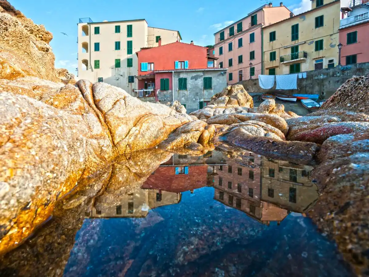 Primavera in Italia: 7 fughe autentiche tra acqua e roccia per risvegliare i sensi