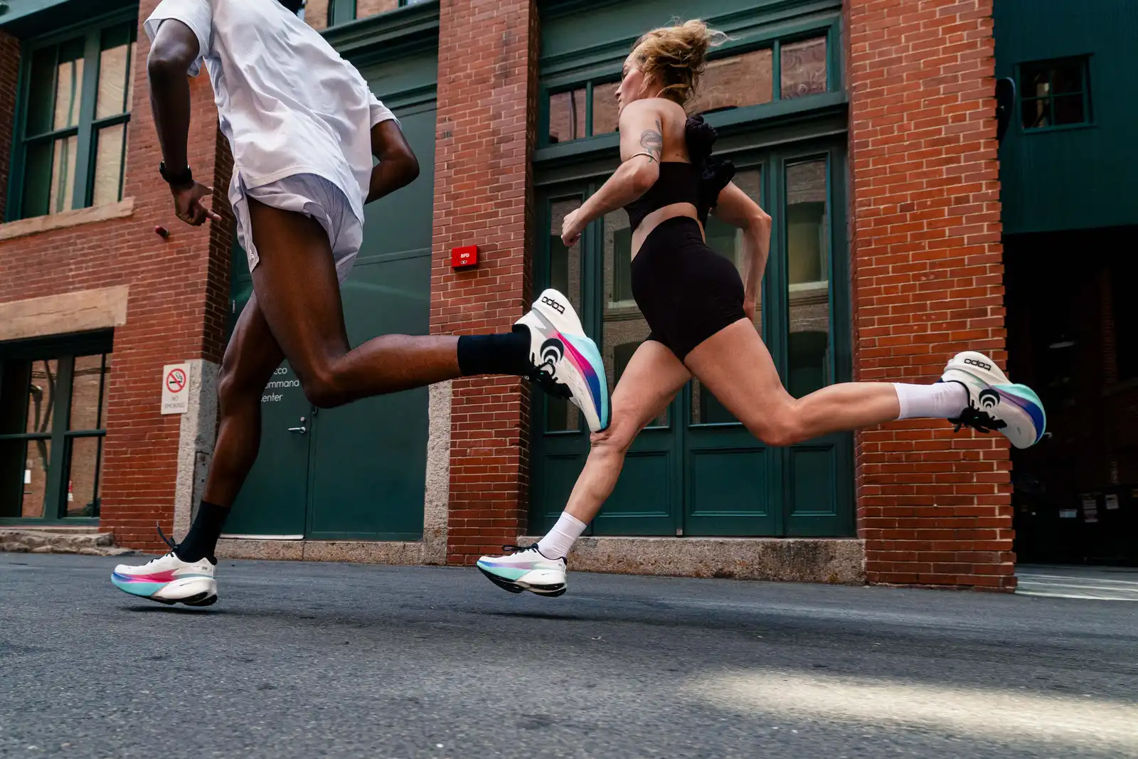 Con le Topo Athletic Specter 3 ti sembra di correre veloce come con le scarpe carbon, ma la piastra non c’è