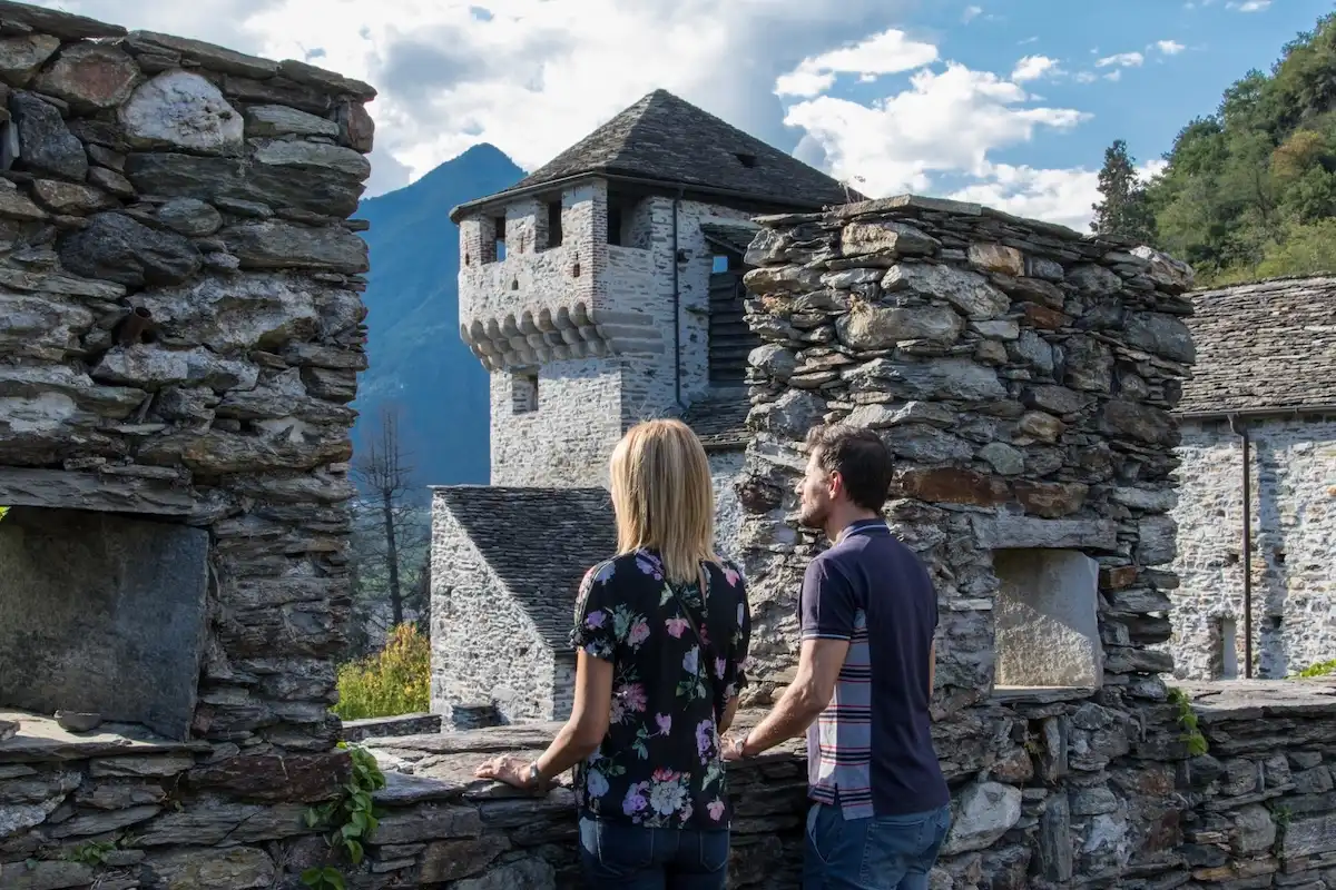 Il Castello, la Rocca e il borgo piemontese nel parco più selvaggio d’Europa: Vagogna è la porta verso la wilderness