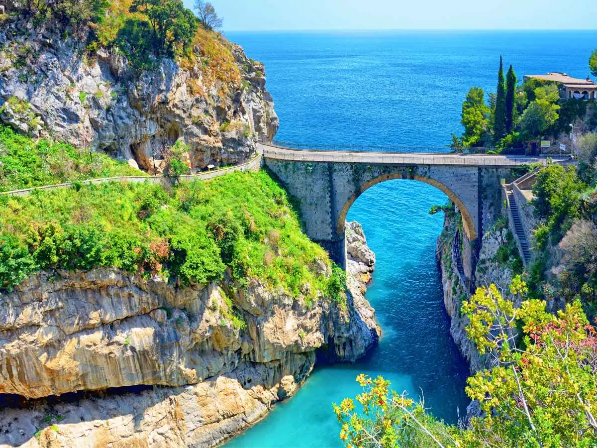 Il paese che non c’è e il mare che rimbomba: il fiordo che nessuno si aspetta sulla Costiera Amalfitana