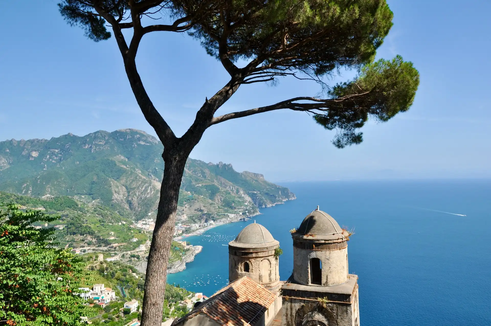 Tra borghi, calette e limoni, questa costiera è il paradiso del mare e delle spiagge