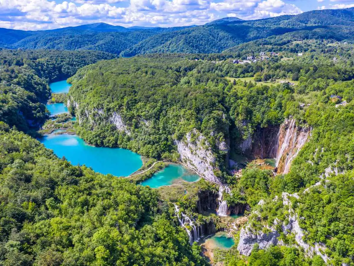 L’Europa selvaggia che non ti aspetti: tra i 7 luoghi più incredibili del continente c’è pure uno italiano