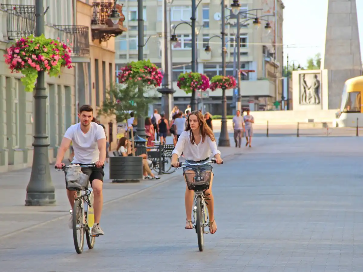 Piste ciclabili e panorami urbani per la prossima avventura: questa città sono perfette da girare in bici