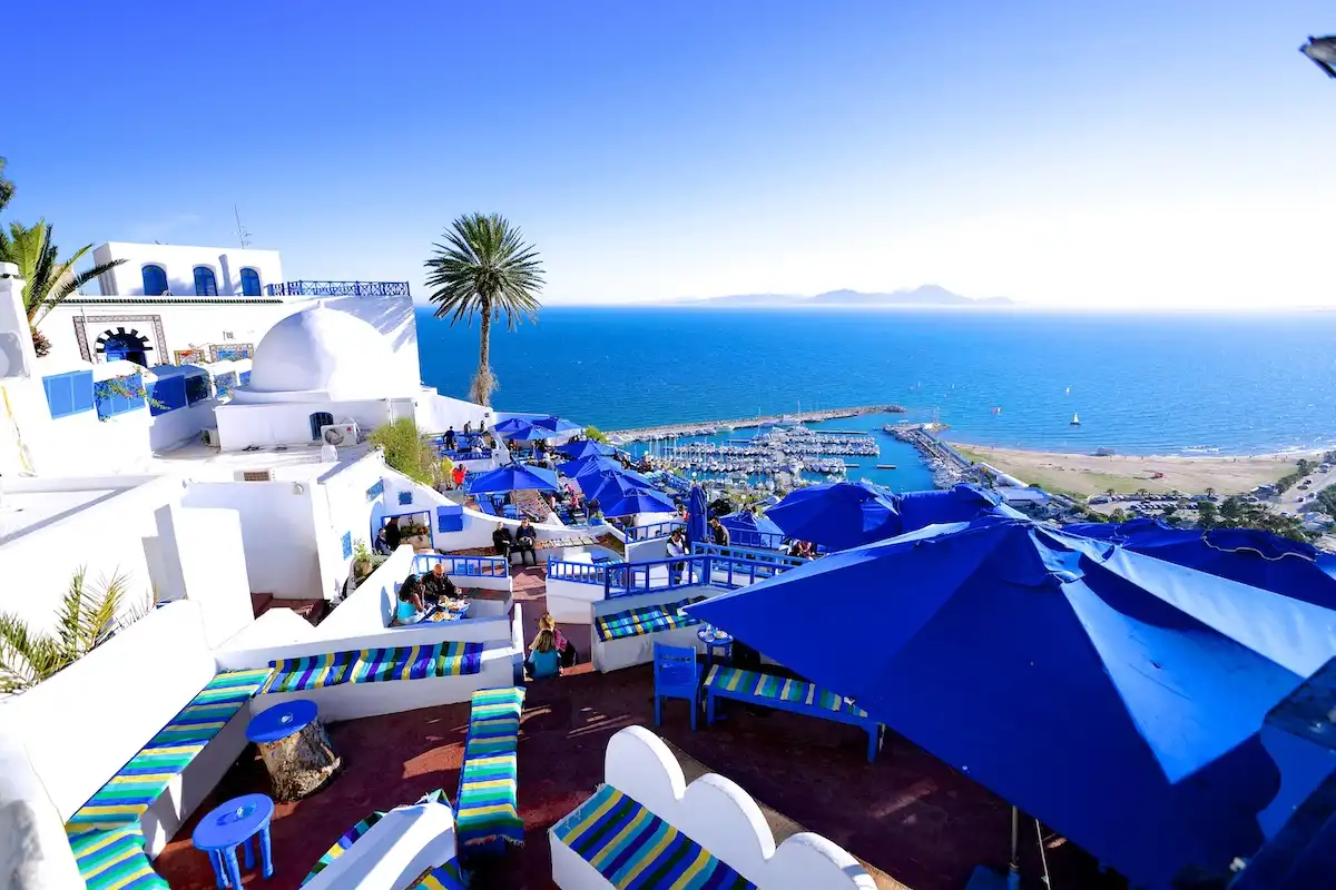 Il posto più fotografato della Tunisia ora è Patrimonio UNESCO: Sidi Bou Said e la sua storia d’amore