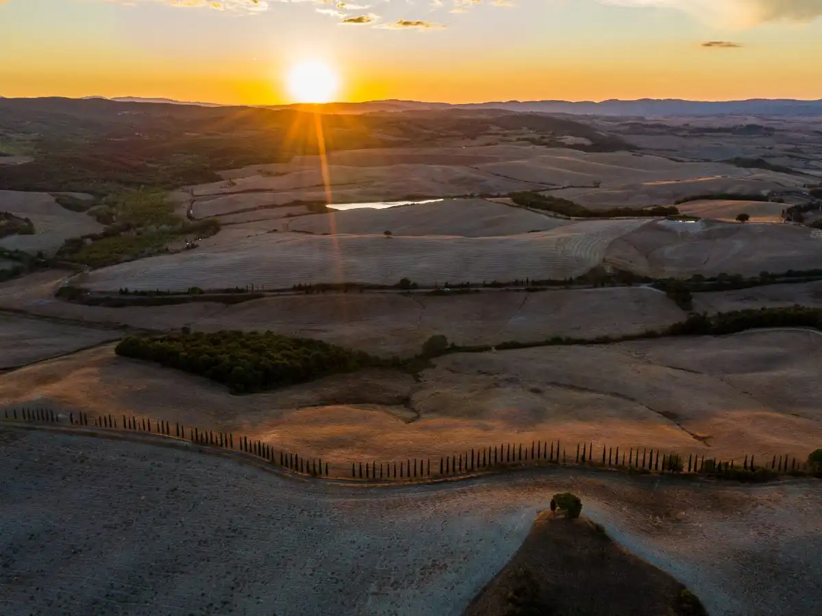 Qui puoi camminare dove 3 milioni di anni fa nuotavano i pesci: il paesaggio lunare della Toscana