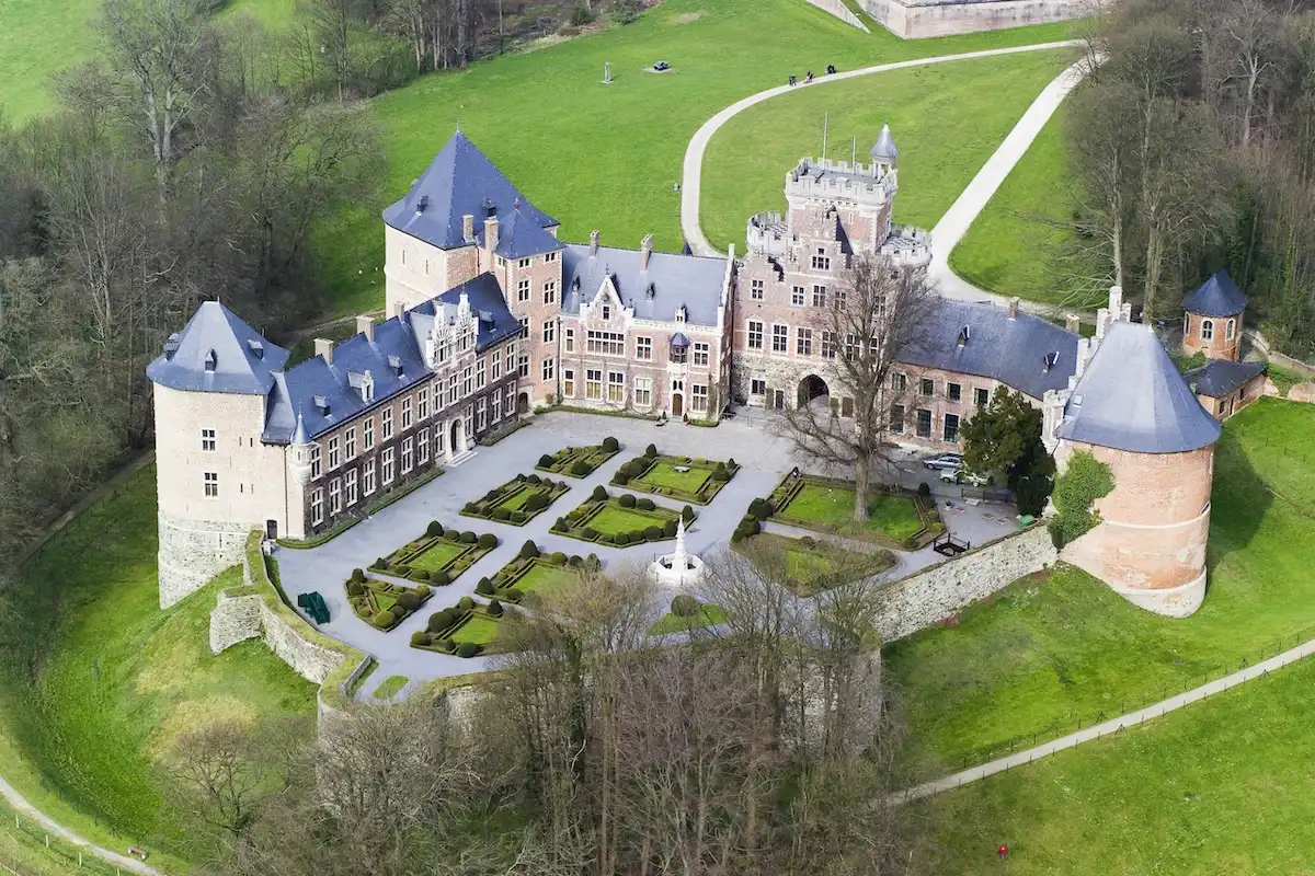 Torri medievali e giardini all’italiana: il castello di Gaasbeek, la macchina del tempo a due passi da Bruxelles