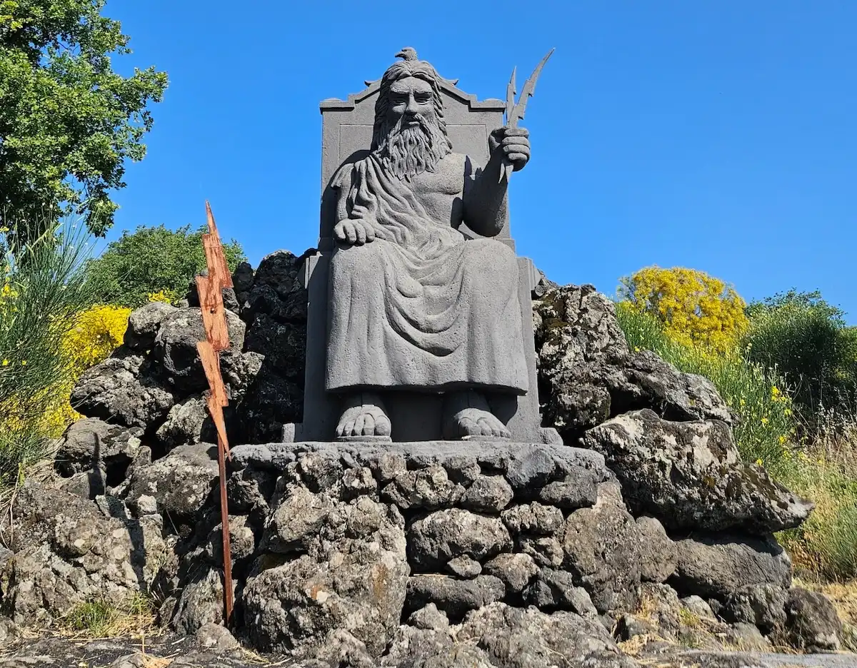 L’Odissea ai piedi dell’Etna: trekking tra mito, natura e tecnologia al Parco dei Miti