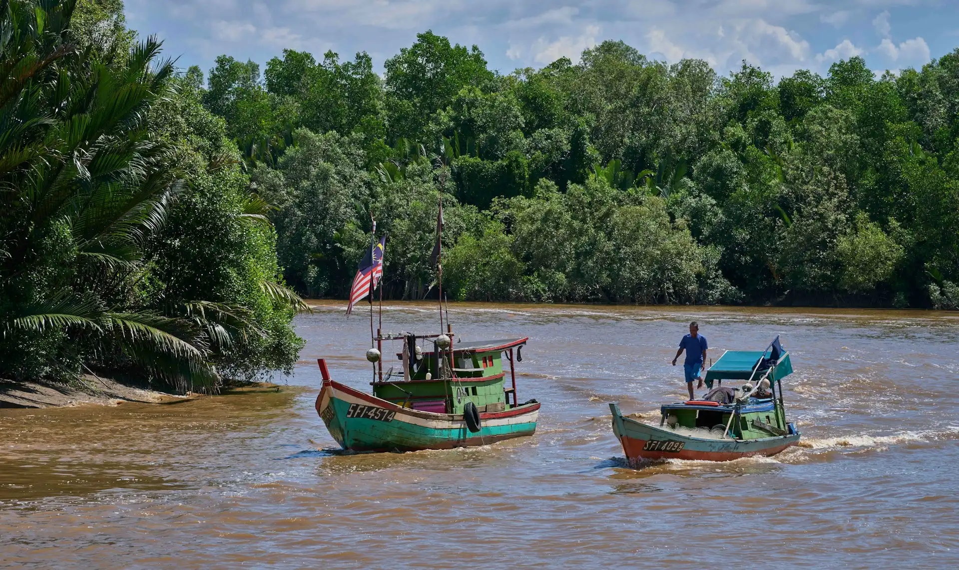 In longboat nella terra degli oranghi, tra i fiumi del Borneo