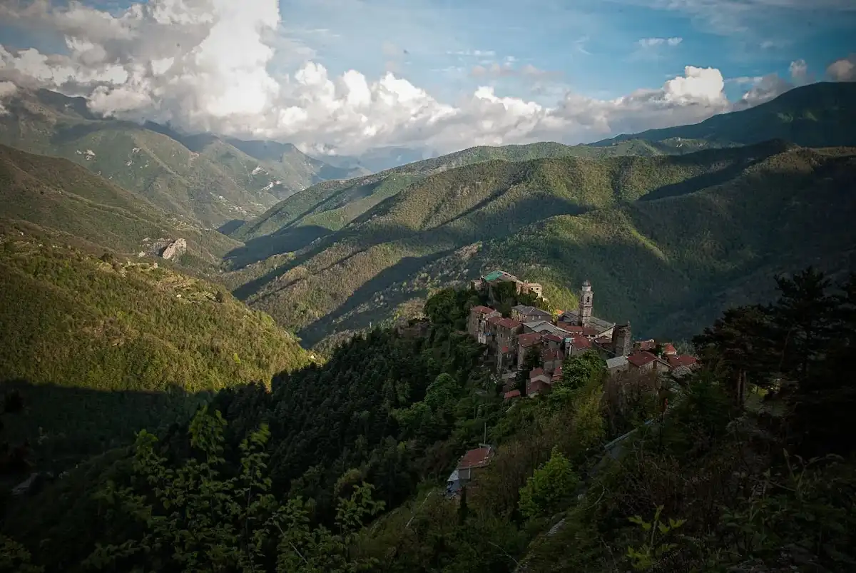 La valle delle streghe in Liguria: Triora, il borgo maledetto è ancora più affascinante in autunno
