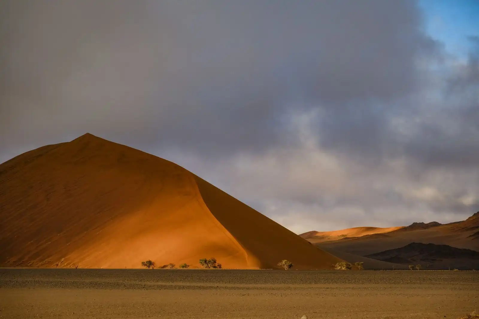Luce d’autunno sul Namib: perché è questo il momento perfetto per un viaggio in Namibia
