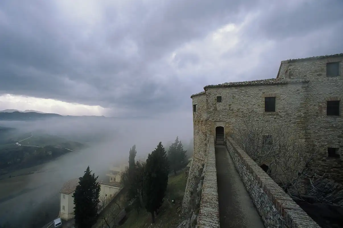 Nel castello di Montebello c’è il mistero ancora vivo della bambina Azzurrina e delle strane registrazioni