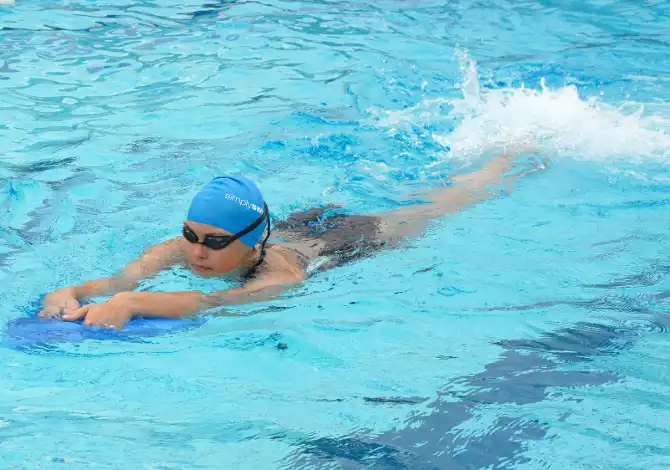 Movimento delle gambe nel nuoto stile libero: come migliorare